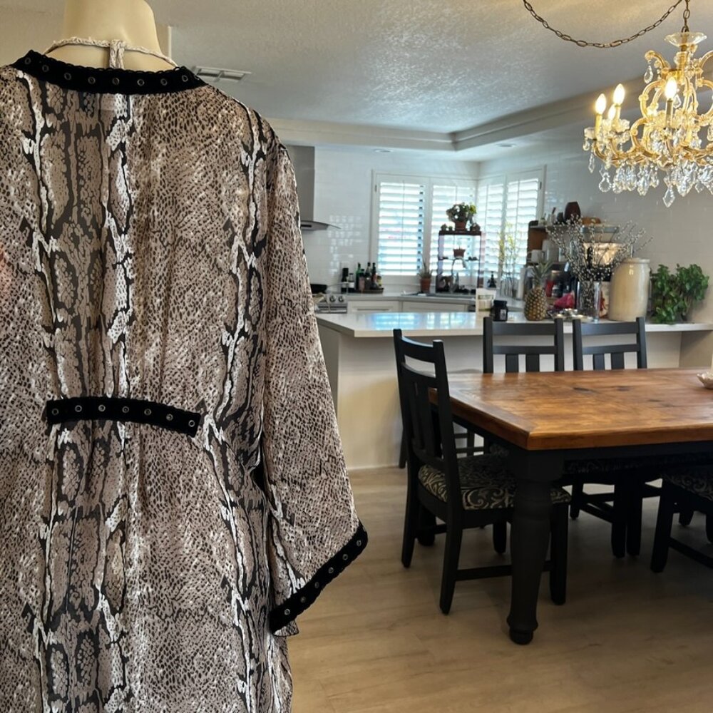 meet me in miami : full length animal print w/ grommet trim KIMONO
